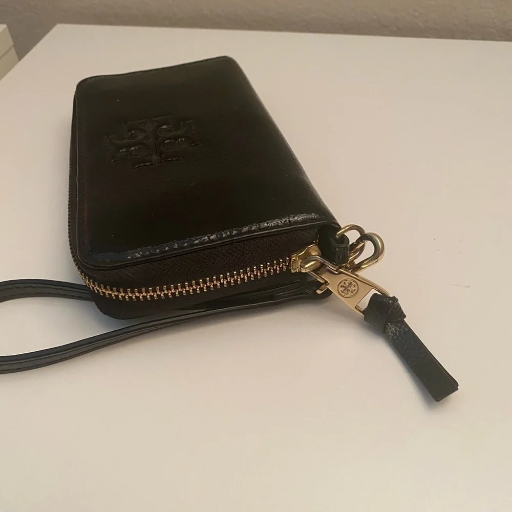 Tory Burch Thea patent leather wristlet
